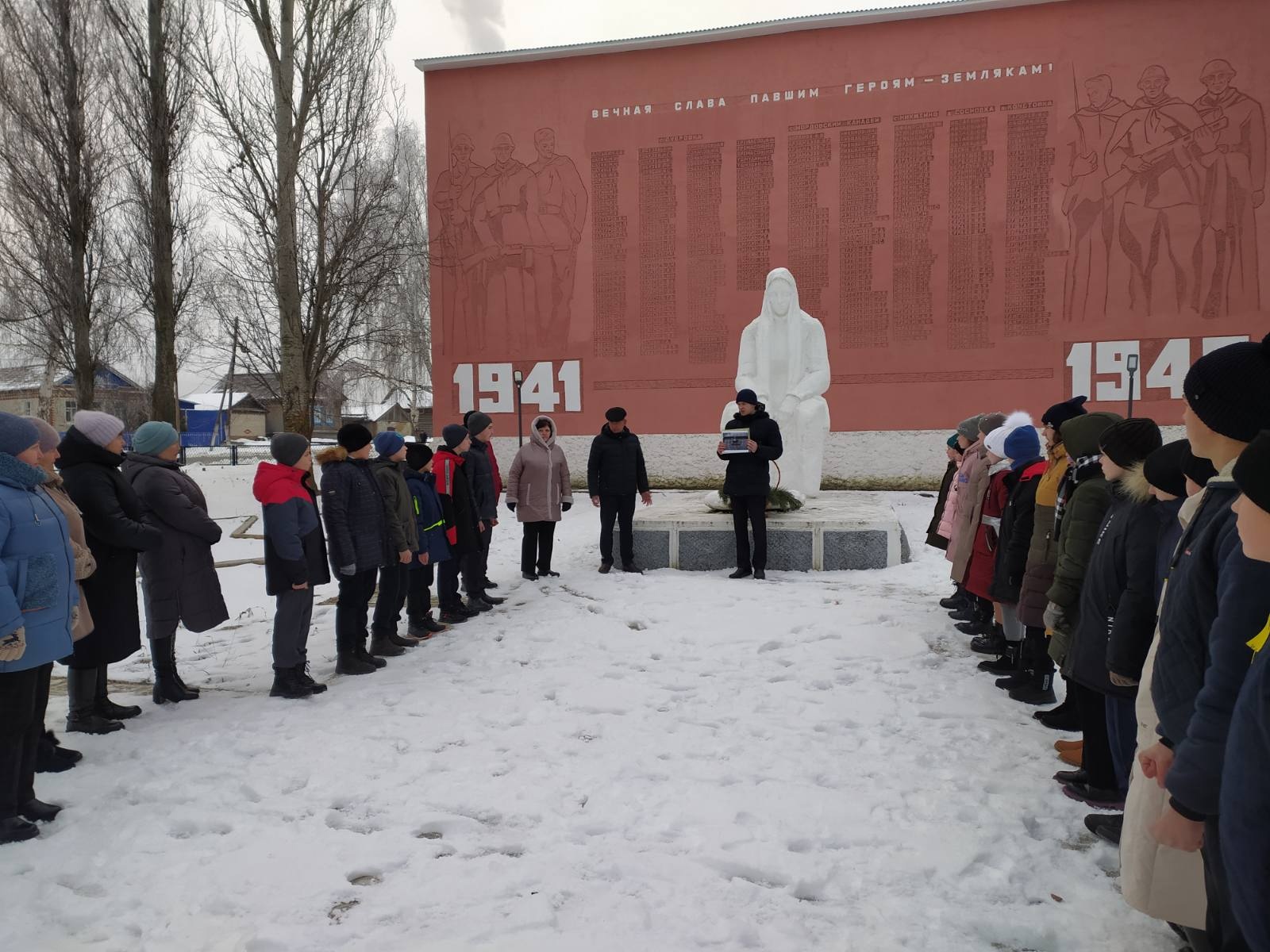 3 декабря- День неизвестного солдата.